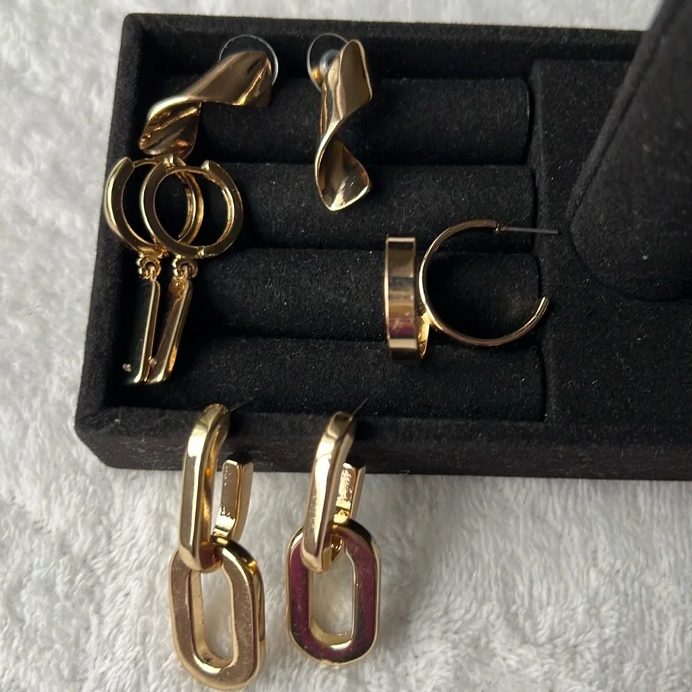 Set of 4 Beautiful Earrings - Picture 1 of 12